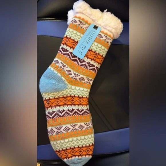 NWT Women’s Luther Pike Seattle Holiday Themed Non-Skid Slipper Socks - Picture 9 of 11